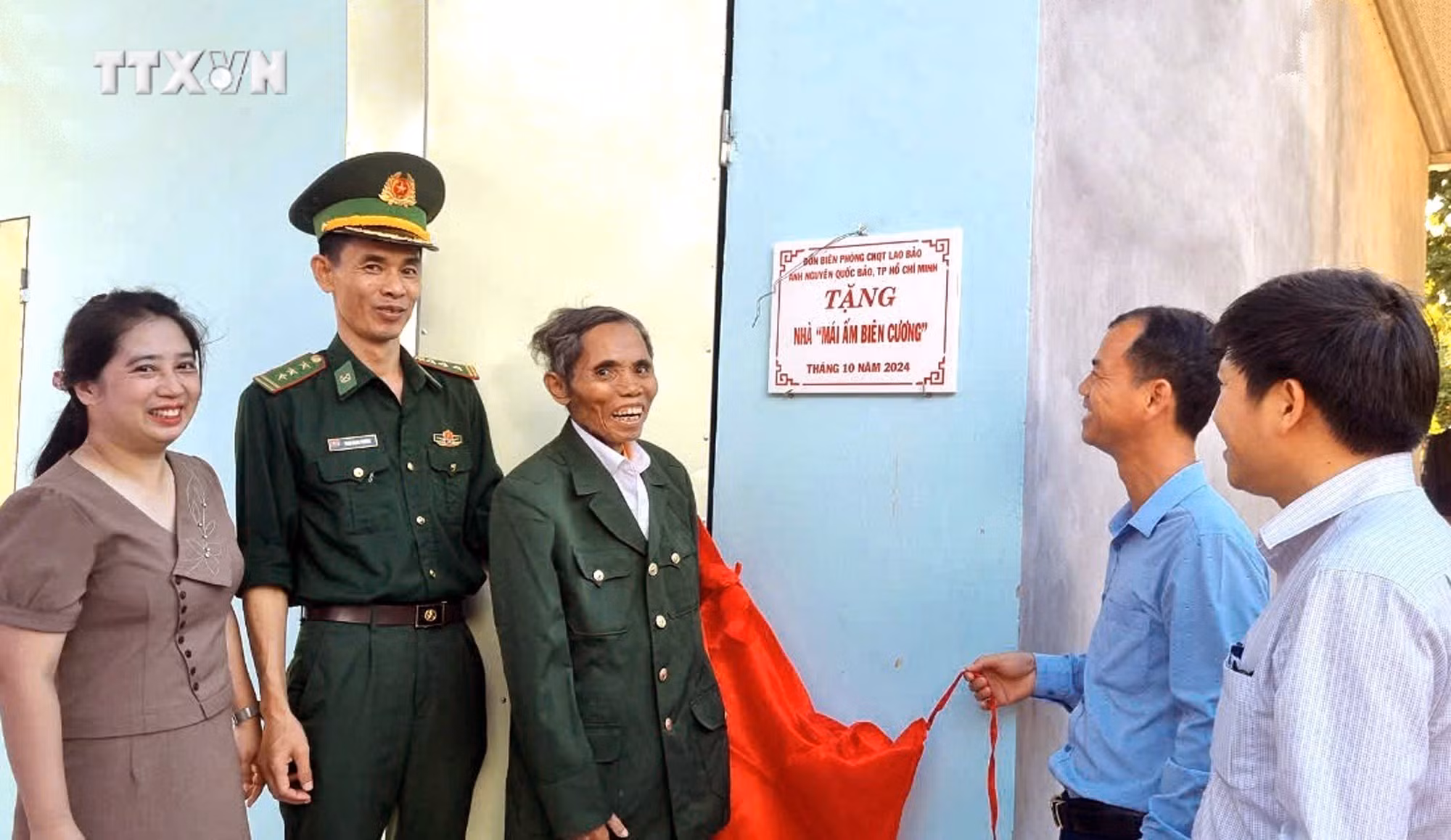 vna_potal_quang_tri_no_luc_day_nhanh_xoa_nha_tam_cho_ho_ngheo_gia_dinh_chinh_sach_7669112.jpg
