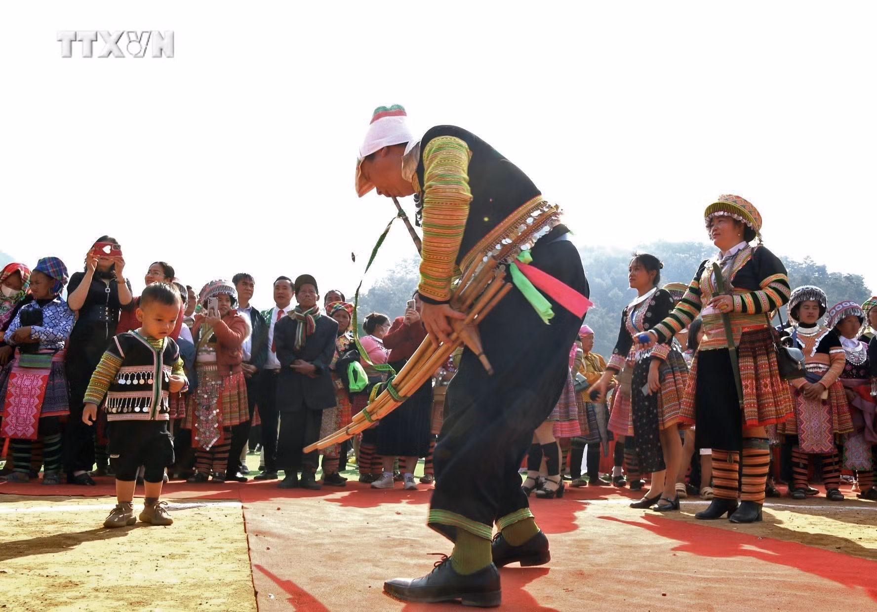vna_potal_van_hoa_soi_duong_dac_sac_le_hoi_gau_tao_cua_nguoi_mong_o_yen_bai_7230672.jpeg