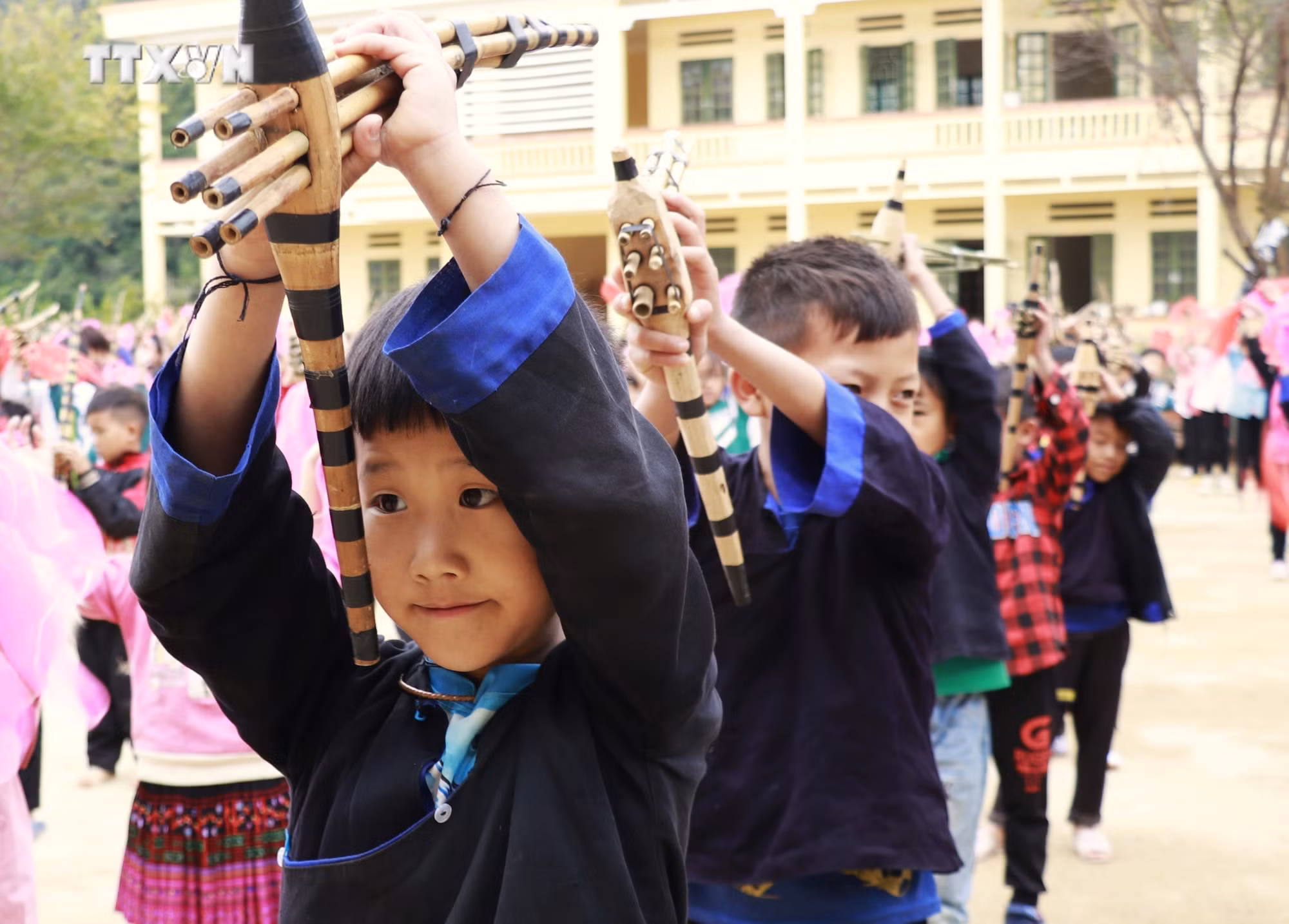 vna_potal_de_tieng_khen_mong_mai_ngan_vang__7090905.jpg