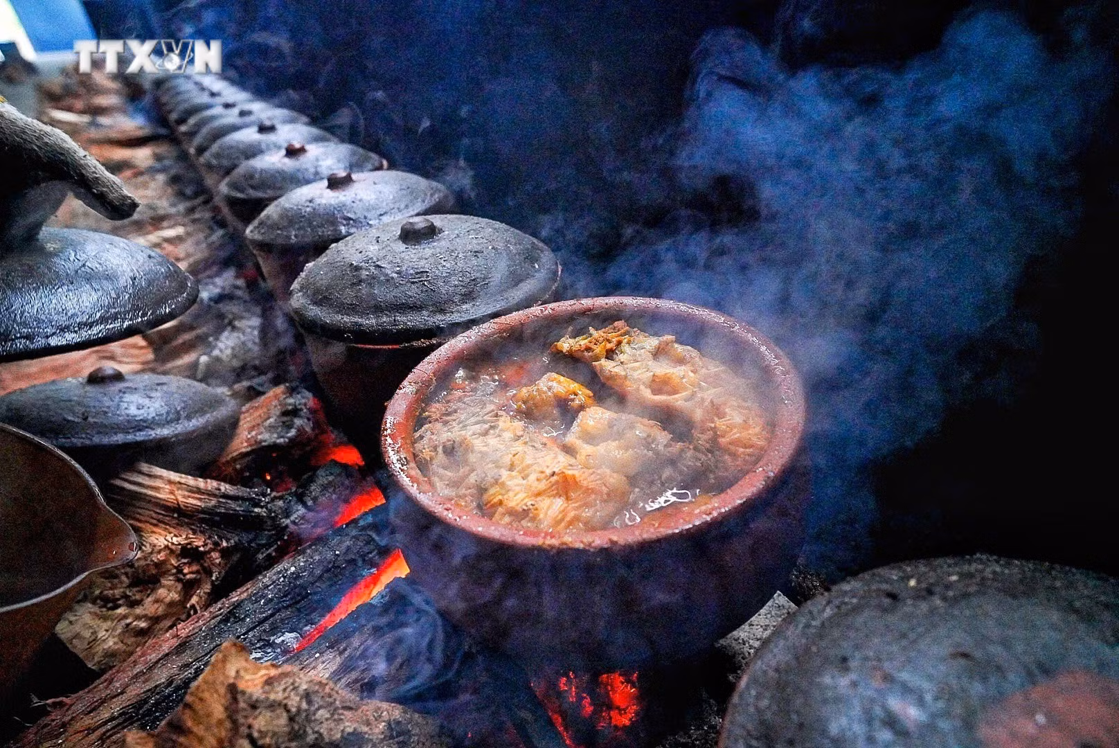 vna_potal_ca_kho_vu_dai_-_mon_an_dan_da_dac_san_nuc_tieng_cua_que_huong_ha_nam_7764352.jpg