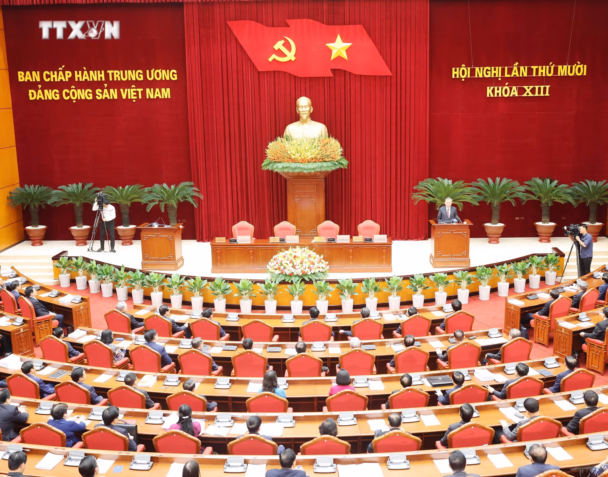 vna_potal_be_mac_hoi_nghi_lan_thu_muoi_ban_chap_hanh_trung_uong_dang_cong_san_viet_nam_khoa_xiii_7607335.jpg