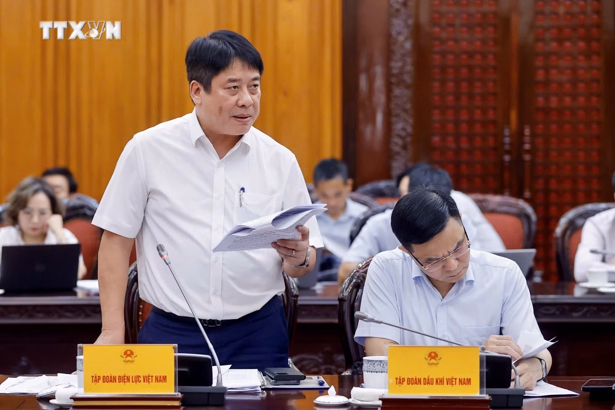 vna_potal_thu_tuong_chu_tri_hop_thuong_truc_chinh_phu_ve_bao_dam_cung_ung_dien_7659666.jpeg