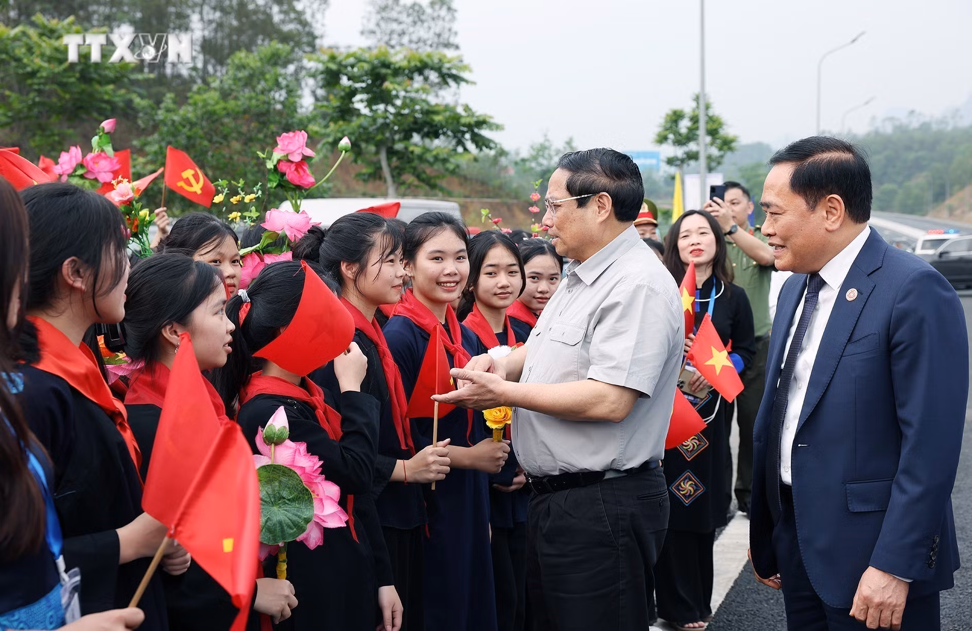 vna_potal_thu_tuong_du_khoi_cong_cao_toc_cua_khau_huu_nghi_-_chi_lang_7333150.jpg