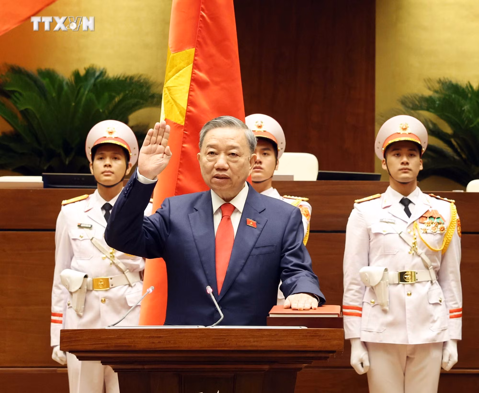 vna_potal_dong_chi_to_lam_duoc_bau_giu_chuc_chu_tich_nuoc_chxhcn_viet_nam_7388919.jpg