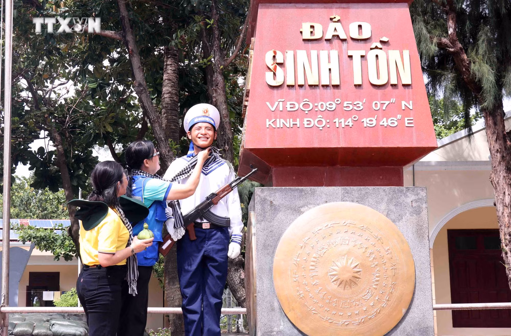 vna_potal_mang_tinh_yeu_den_truong_sa_nhan_niem_tin_khi_tro_ve___7380862.jpg