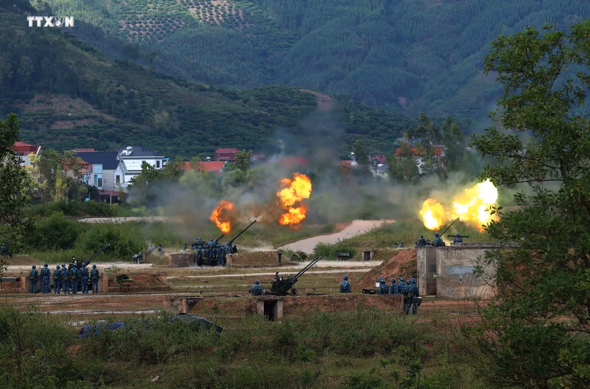 vna_potal_khai_mac_dien_tap_chien_thuat_co_ban_dan_that_cua_luc_luong_phong_khong___7657473.jpg