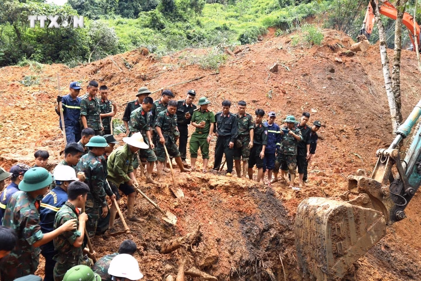 vna_potal_vu_sat_lo_dat_nghiem_trong_tai_ha_giang_tim_thay_them_thi_the_2_nan_nhan_7480460.jpg