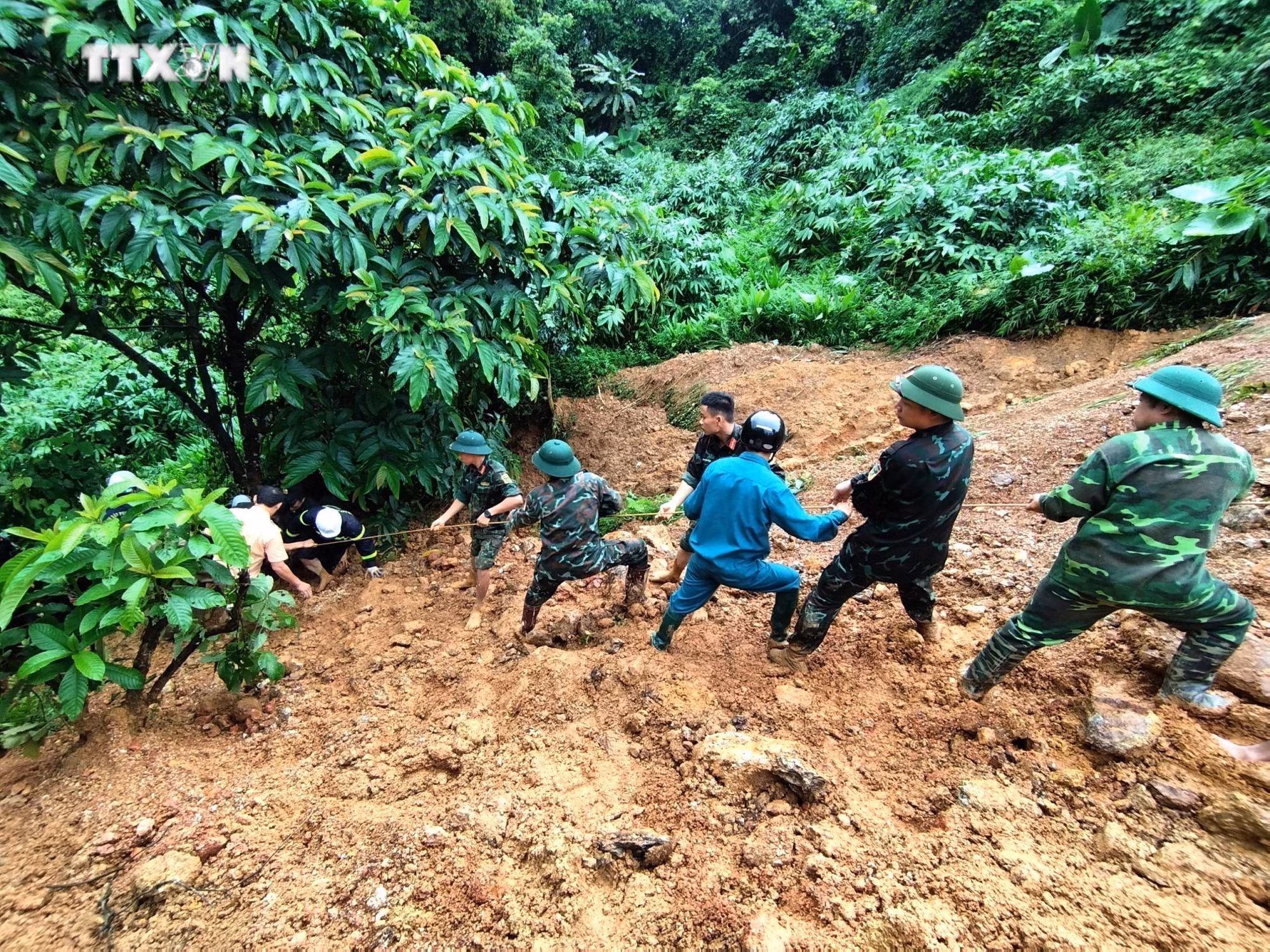 vna_potal_vu_sat_lo_dat_nghiem_trong_tai_ha_giang_tim_thay_them_thi_the_2_nan_nhan_7480461.jpg