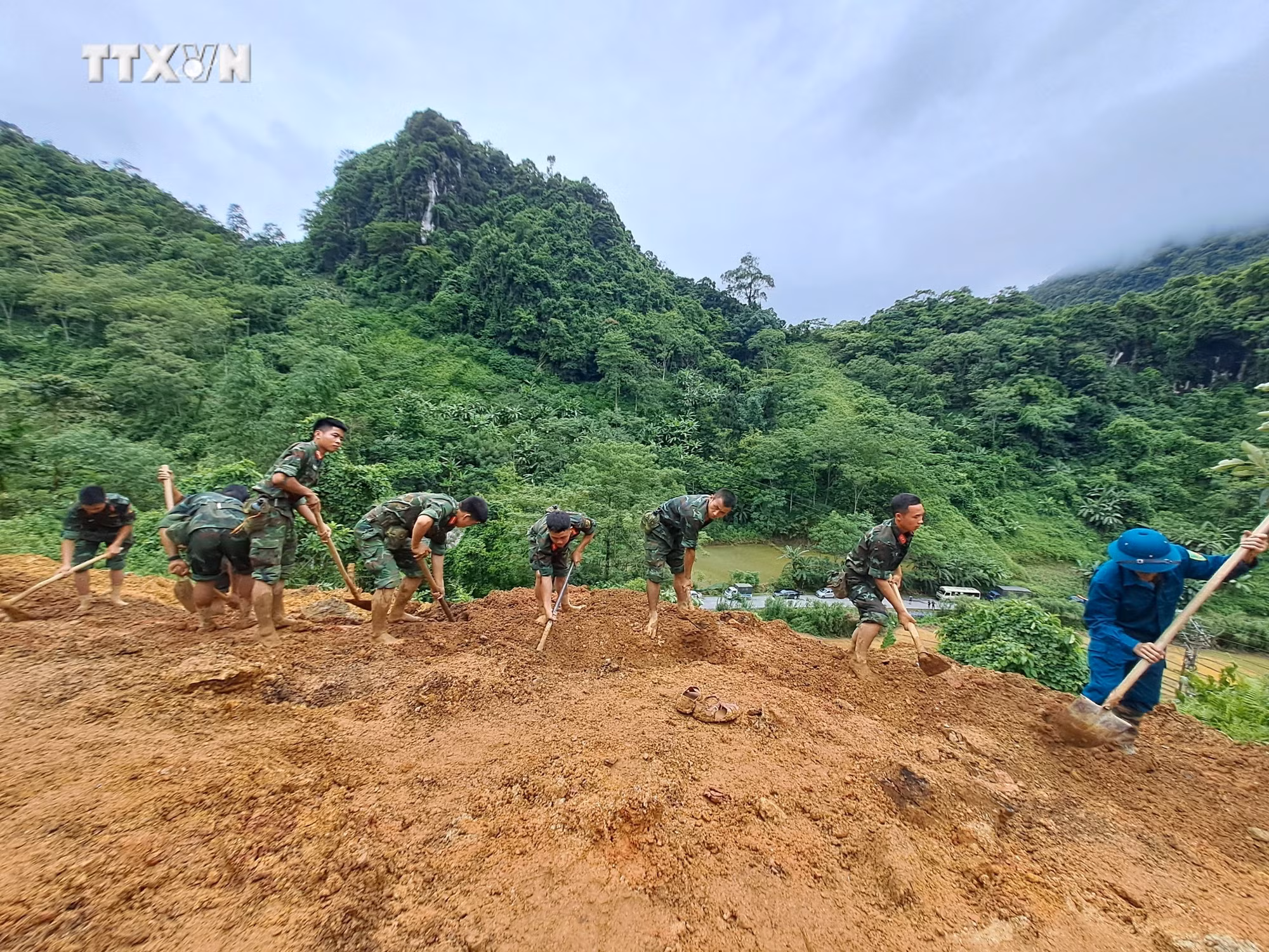 vna_potal_sat_lo_dat_vui_lap_o_to_khach_o_ha_giang_8_nguoi_chet_4_nguoi_bi_thuong_7480316.jpg