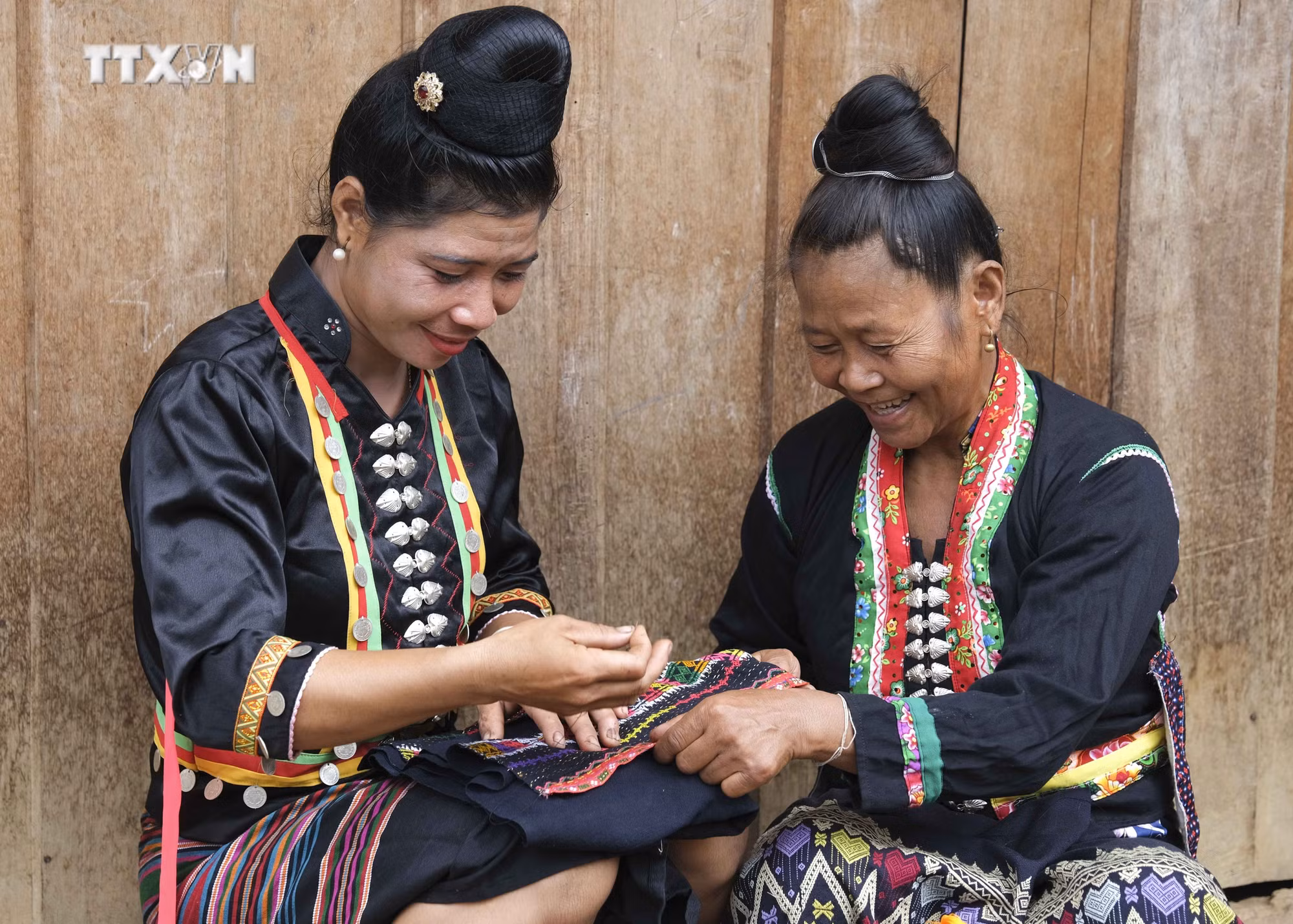 Nét đẹp trong trang phục truyền thống phụ nữ dân tộc Cống ở Điện Biên 