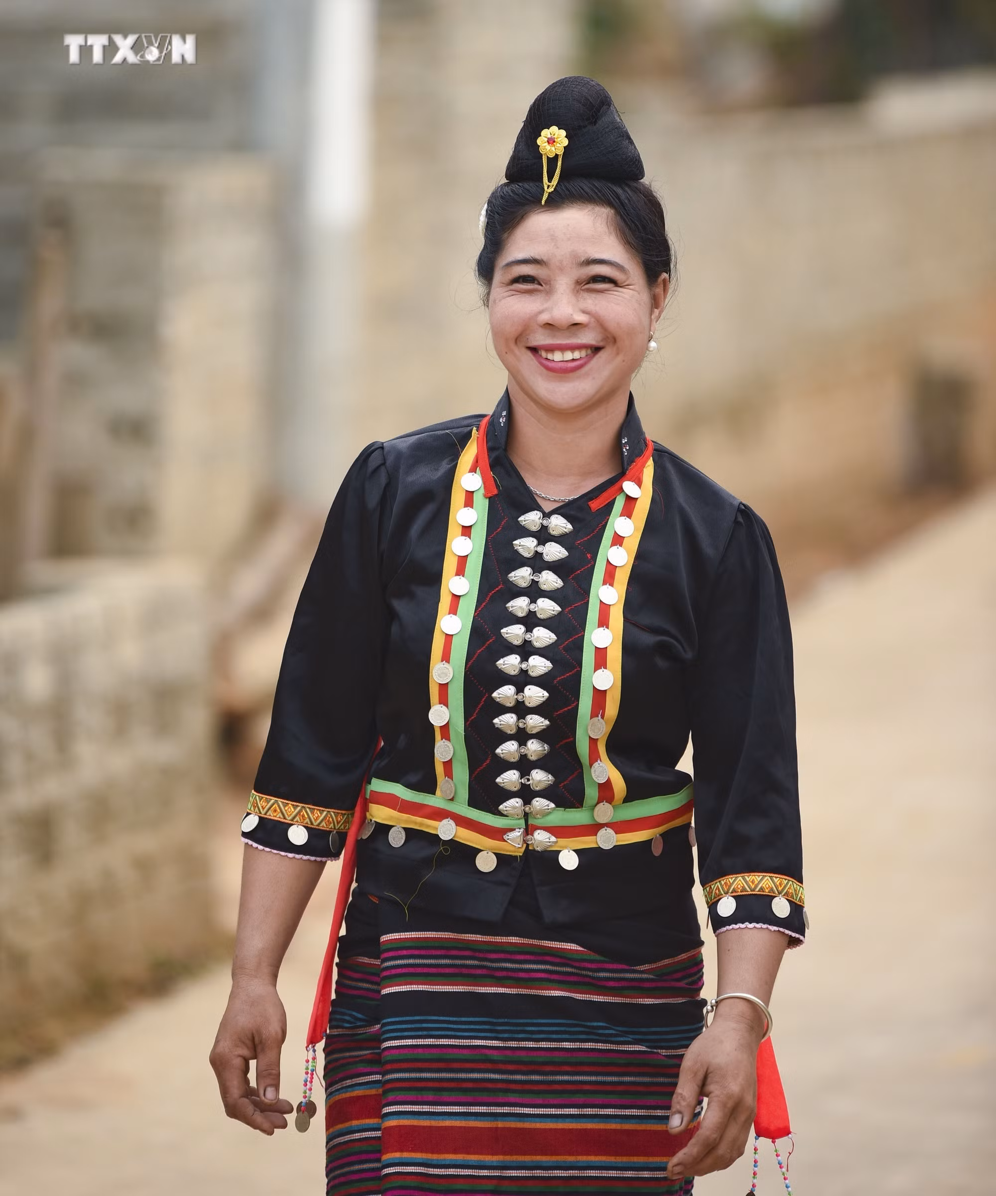 vna_potal_net_dep_trong_trang_phuc_truyen_thong_phu_nu_dan_toc_cong_o_dien_bien__7390878.jpg