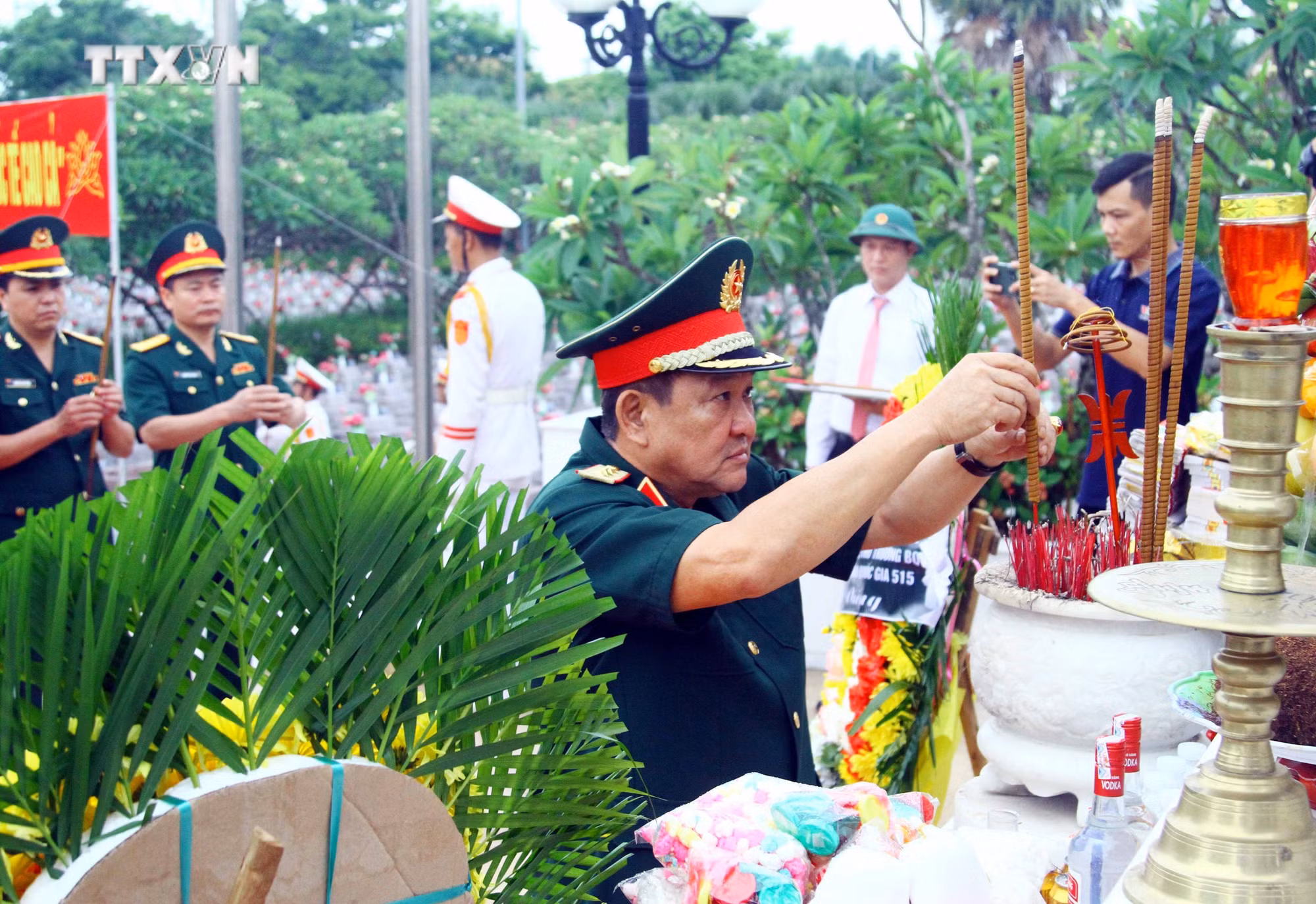 vna_potal_quang_binh_truy_dieu_va_an_tang_16_hai_cot_liet_sy_7391348.jpg