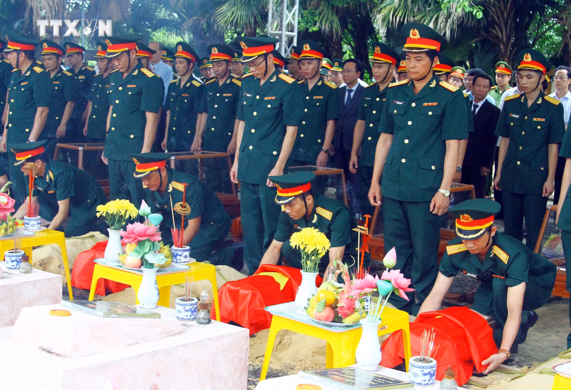 vna_potal_quang_binh_truy_dieu_va_an_tang_16_hai_cot_liet_sy_7391340.jpg