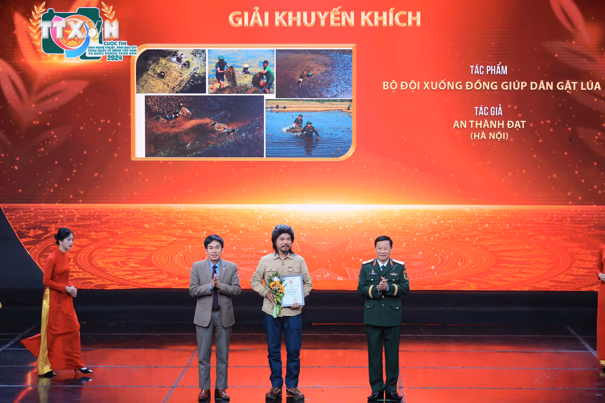 vna_potal_le_trao_giai_cuoc_thi_anh_ve_qdnd_va_quoc_phong_toan_dan_nam_2024_7760834.jpg