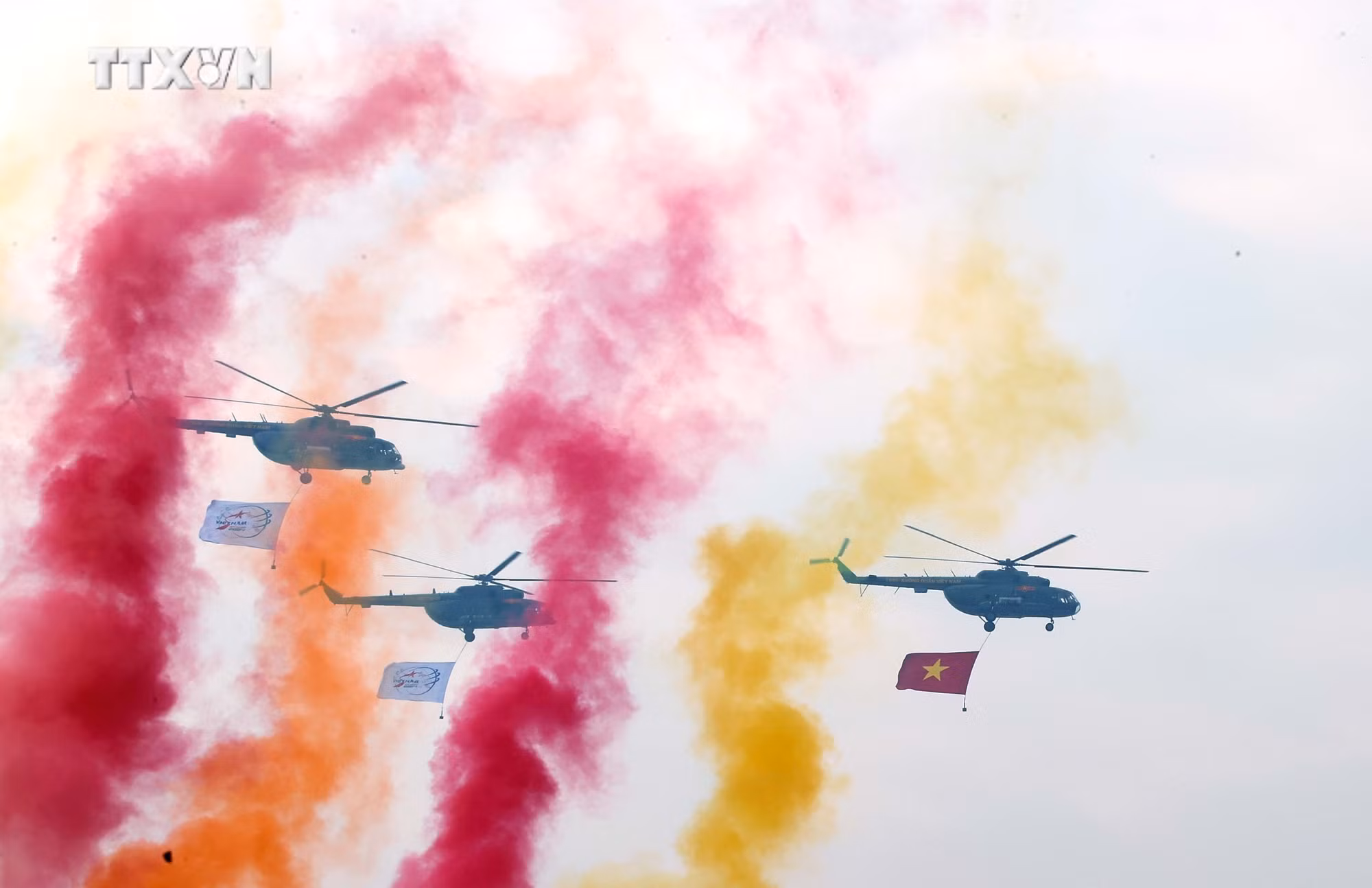 vna_potal_tong_duyet_khai_mac_trien_lam_quoc_phong_quoc_te_viet_nam_2024_7761060.jpg