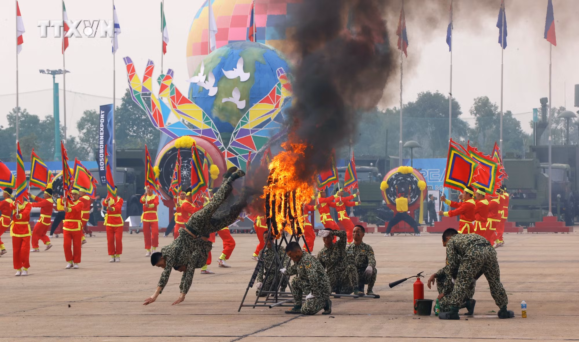 vna_potal_tong_duyet_khai_mac_trien_lam_quoc_phong_quoc_te_viet_nam_2024__7760984.jpg