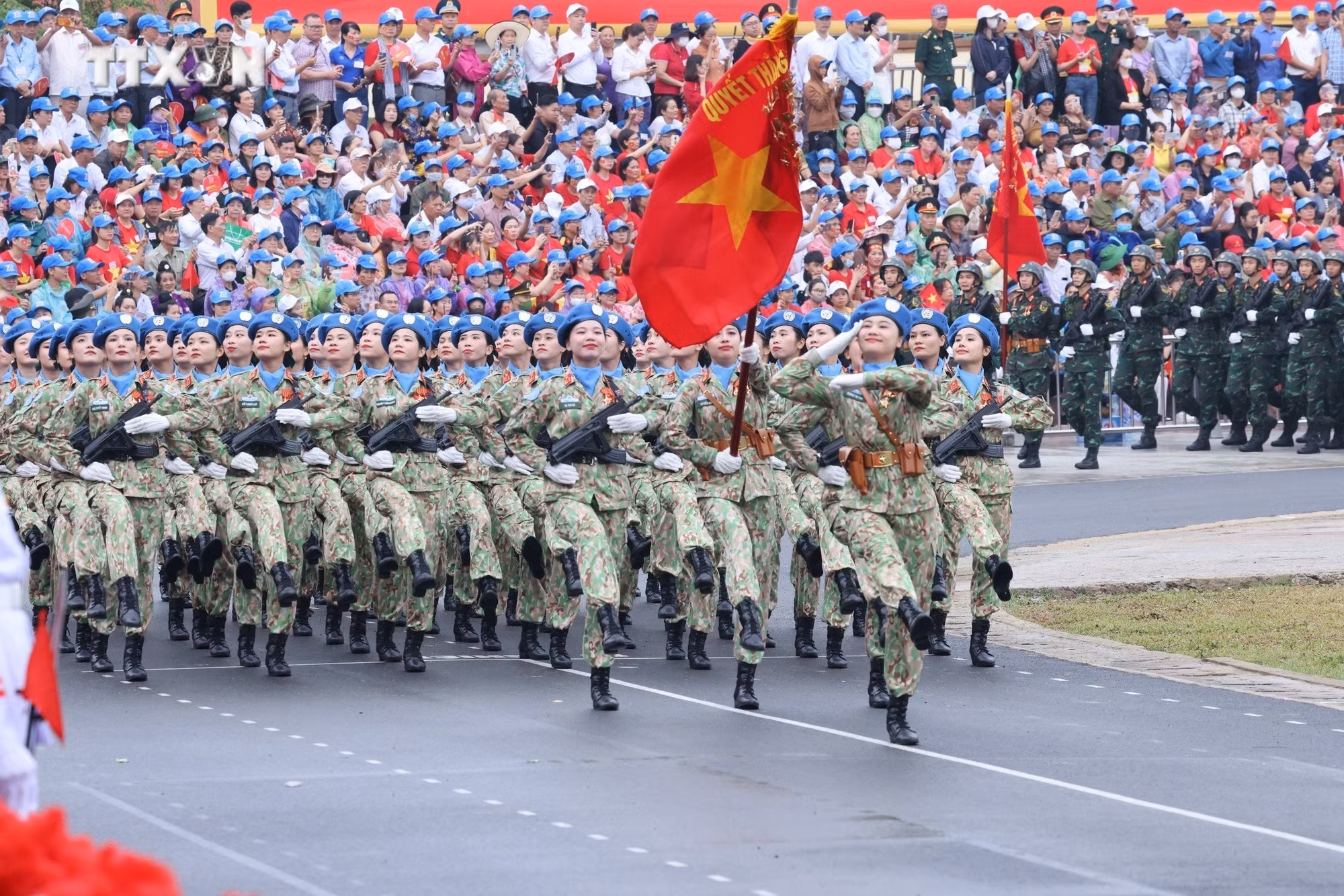 vna_potal_le_dieu_binh_dieu_hanh_ky_niem_70_nam_chien_thang_dien_bien_phu__7363084.jpg