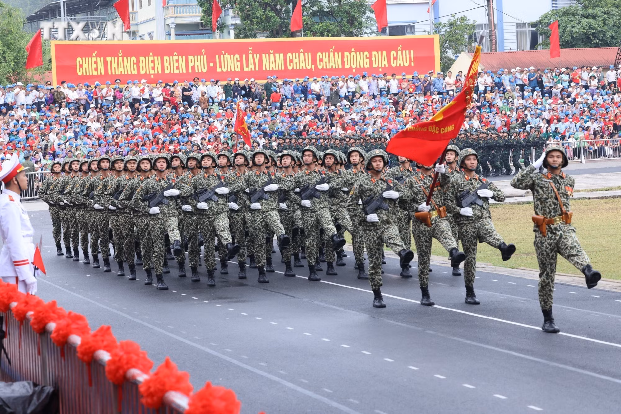 vna_potal_le_dieu_binh_dieu_hanh_ky_niem_70_nam_chien_thang_dien_bien_phu__7363085.jpg