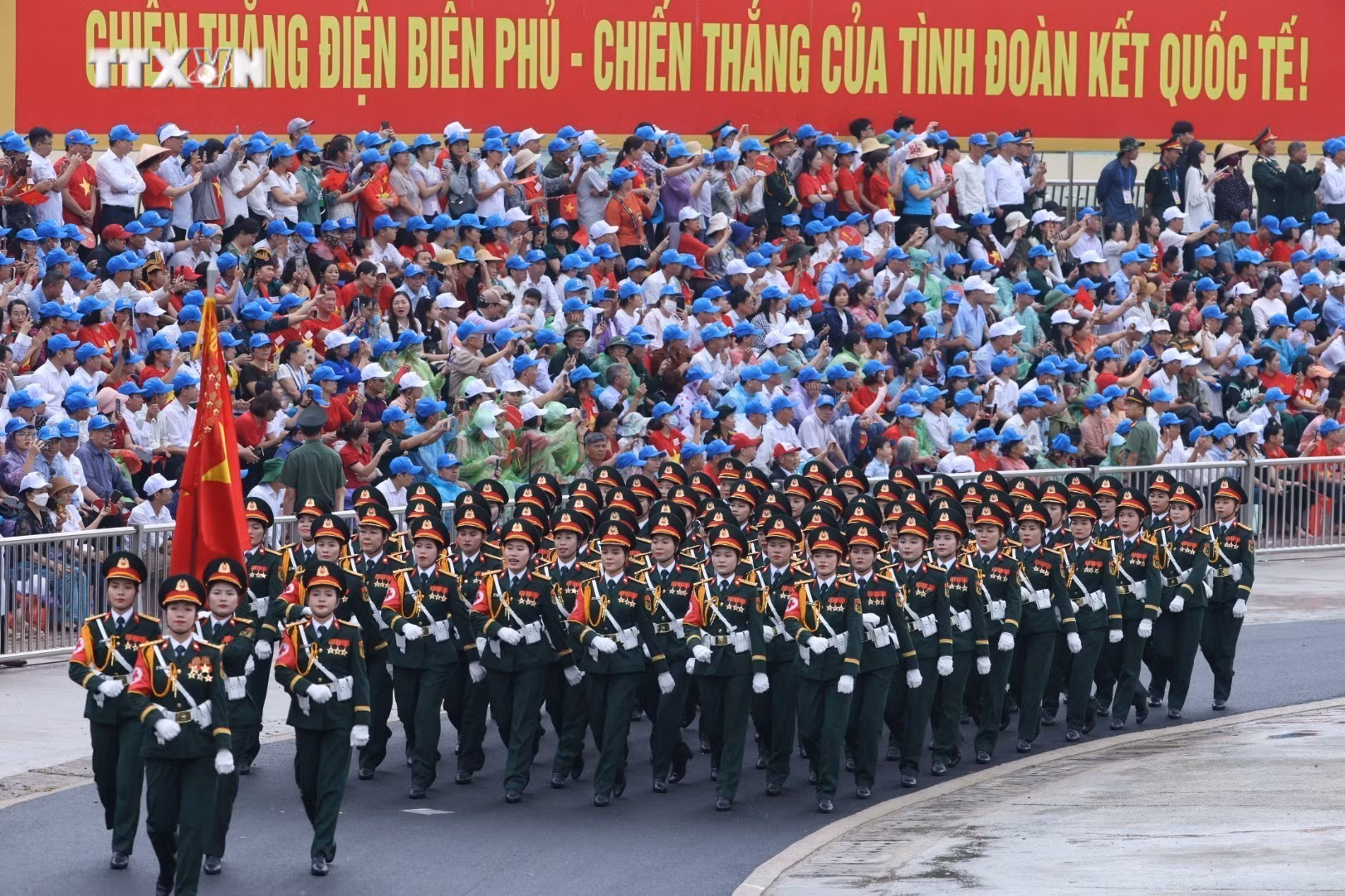 vna_potal_le_dieu_binh_dieu_hanh_ky_niem_70_nam_chien_thang_dien_bien_phu__7363010.jpg