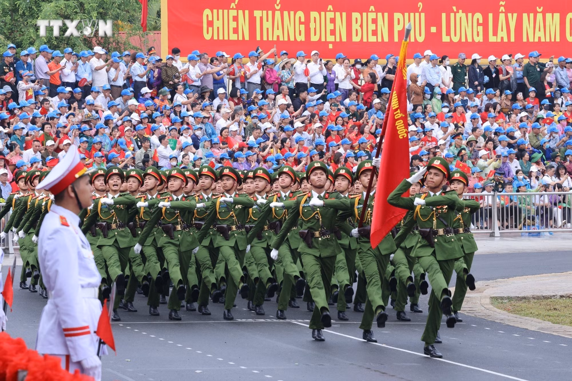 vna_potal_le_dieu_binh_dieu_hanh_ky_niem_70_nam_chien_thang_dien_bien_phu__7363088.jpg