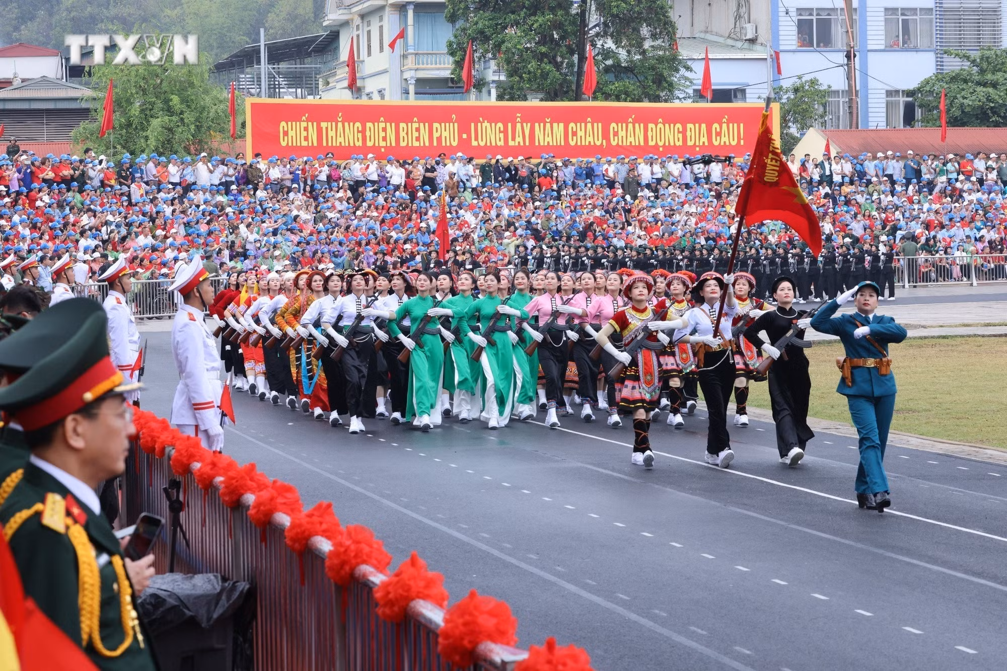 vna_potal_le_dieu_binh_dieu_hanh_ky_niem_70_nam_chien_thang_dien_bien_phu__7363099.jpg