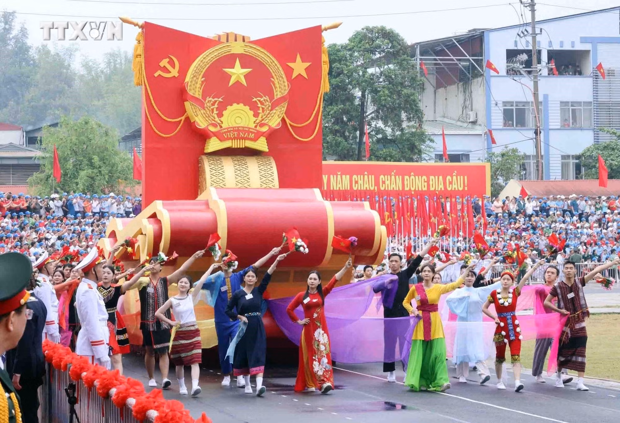 vna_potal_le_dieu_binh_dieu_hanh_ky_niem_70_nam_chien_thang_dien_bien_phu_07-05-2024_0910_7363078.jpg