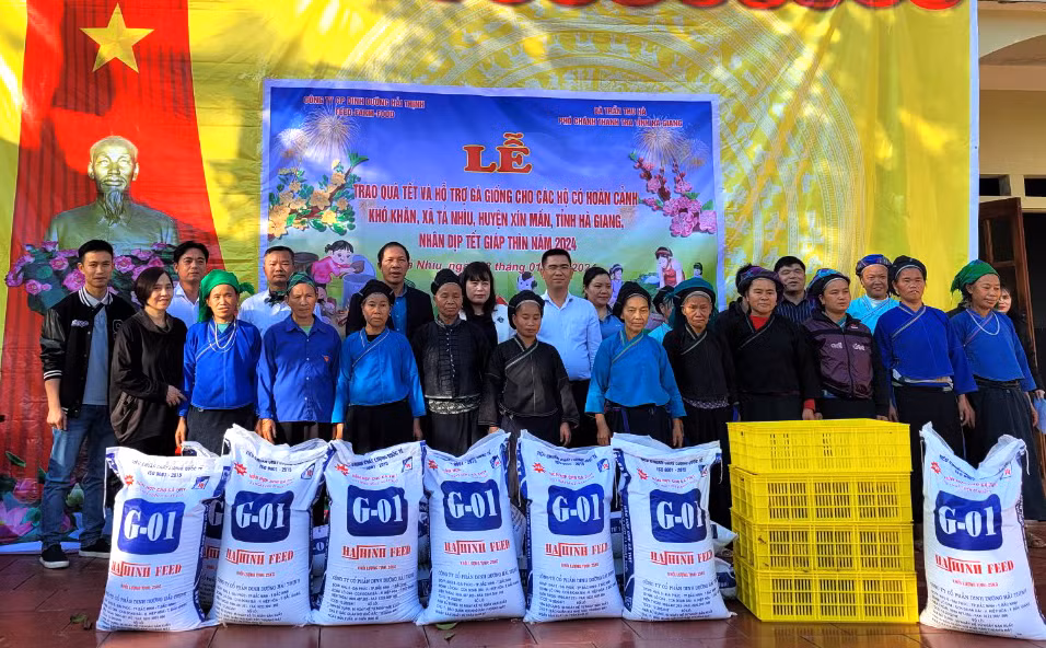 Mang Tết sớm đến với Tả Nhìu 