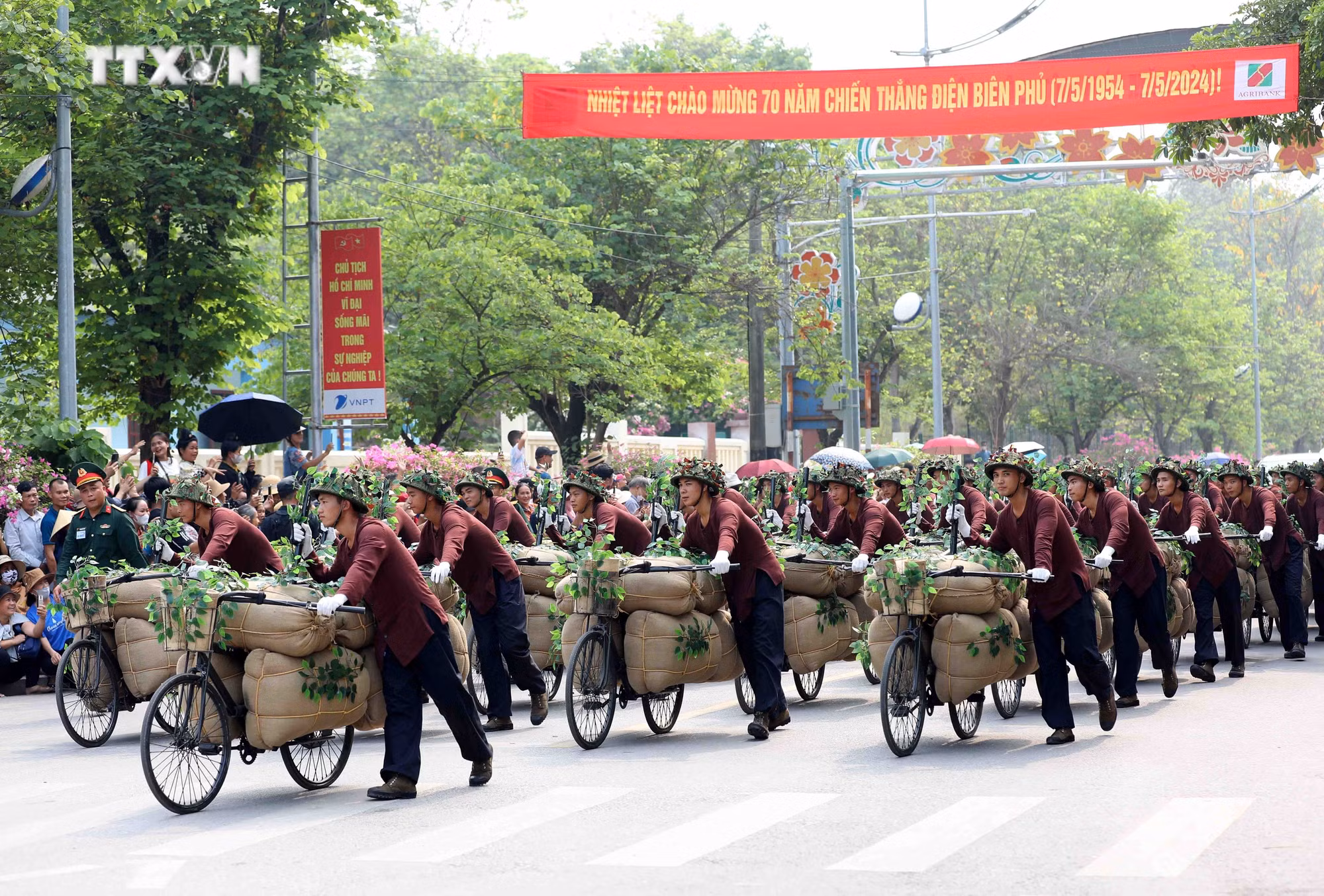 vna_potal_so_duyet_le_ky_niem_70_nam_chien_thang_dien_bien_phu_7356763.jpg