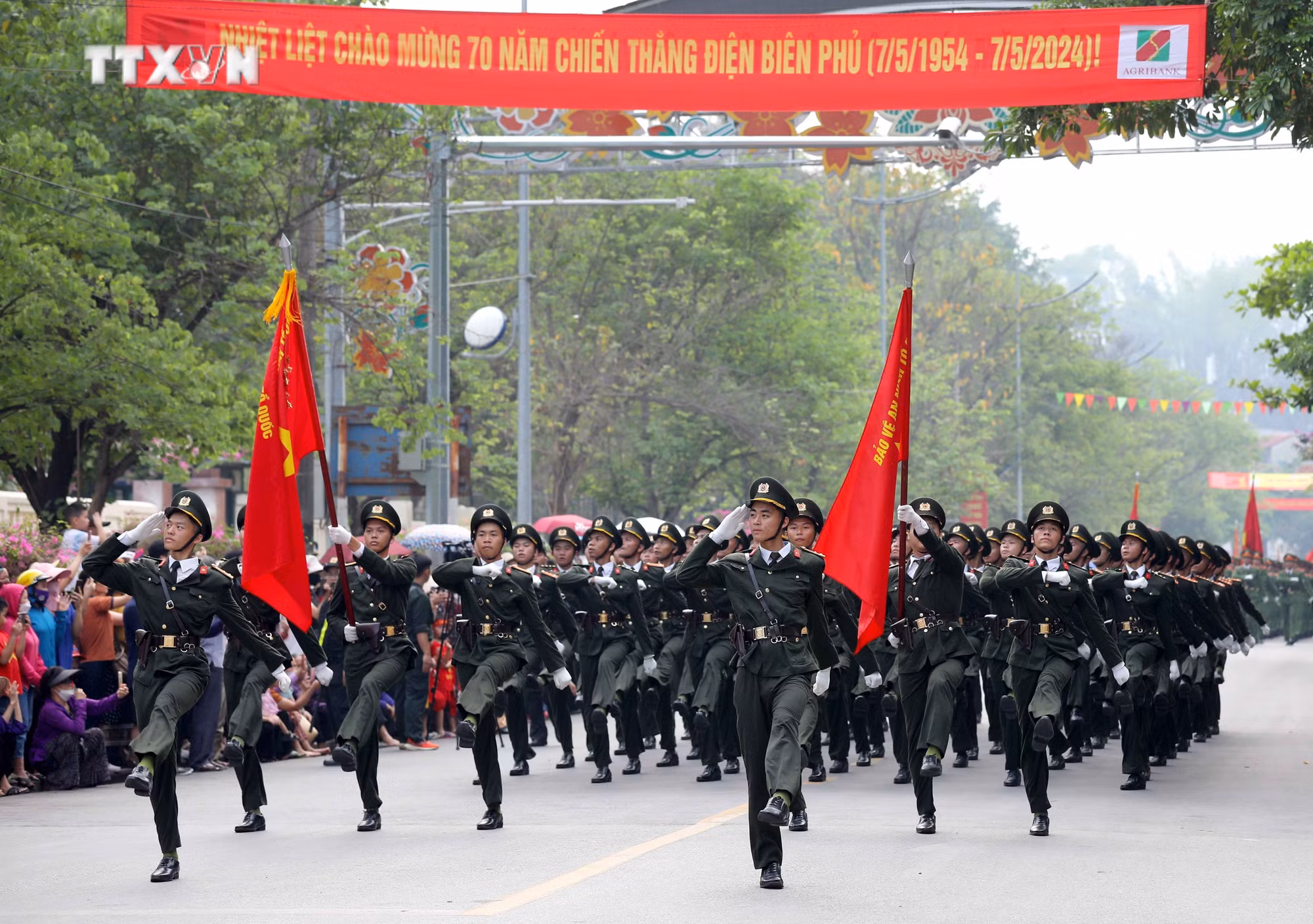 vna_potal_so_duyet_le_ky_niem_70_nam_chien_thang_dien_bien_phu_7356769.jpg