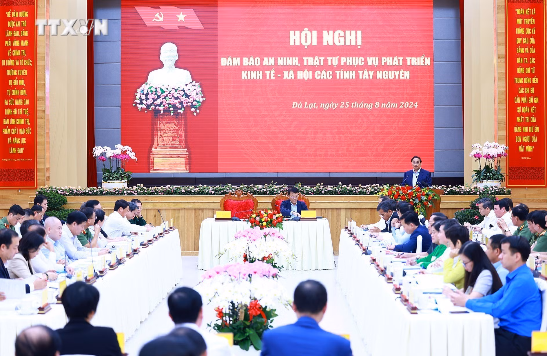 vna_potal_thu_tuong_chu_tri_hoi_nghi_dam_bao_an_ninh_trat_tu_cac_tinh_tay_nguyen_7555603.jpg