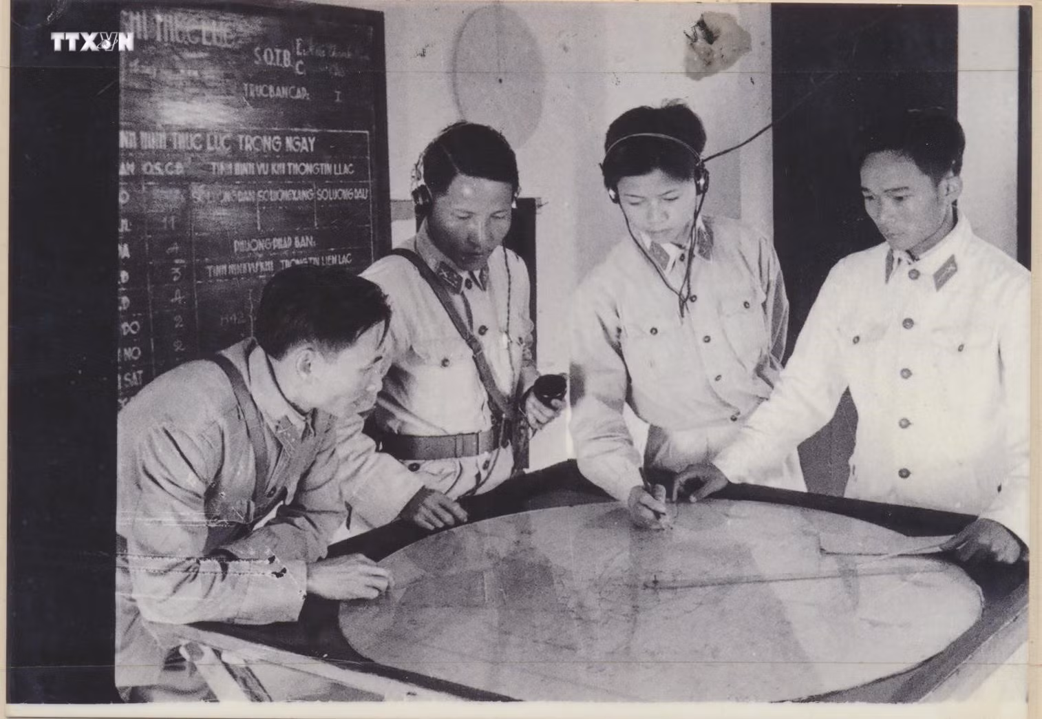 vna_potal_ky_niem_60_nam_chien_thang_tran_dau_cua_hai_quan_nhan_dan_viet_nam_va_quan_dan_mien_bac_020581964_-_020582024_7507158.jpg
