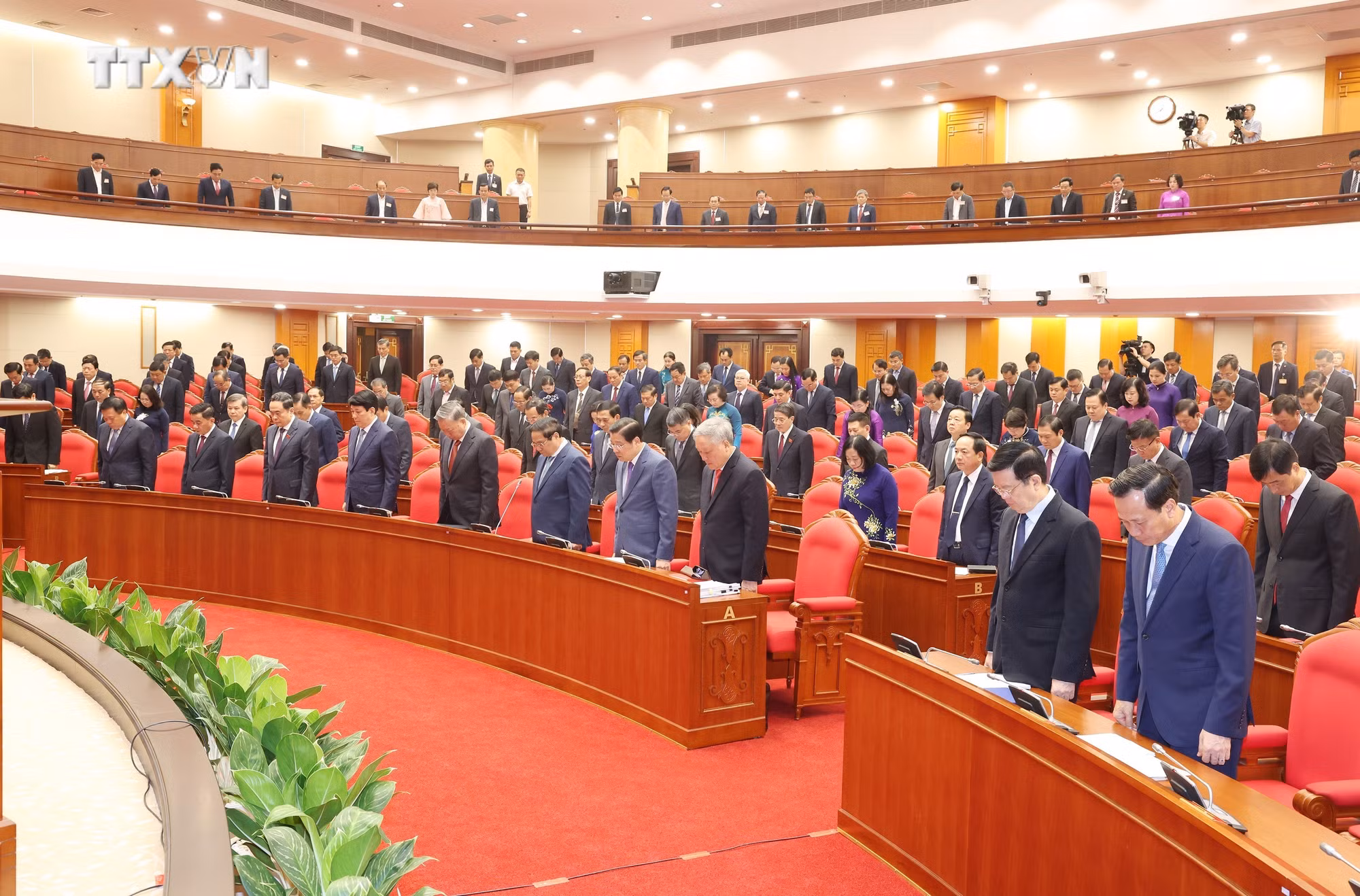 vna_potal_khai_mac_hoi_nghi_lan_thu_10_ban_chap_hanh_trung_uong_dang_cong_san_viet_nam_khoa_xiii_7601839.jpg