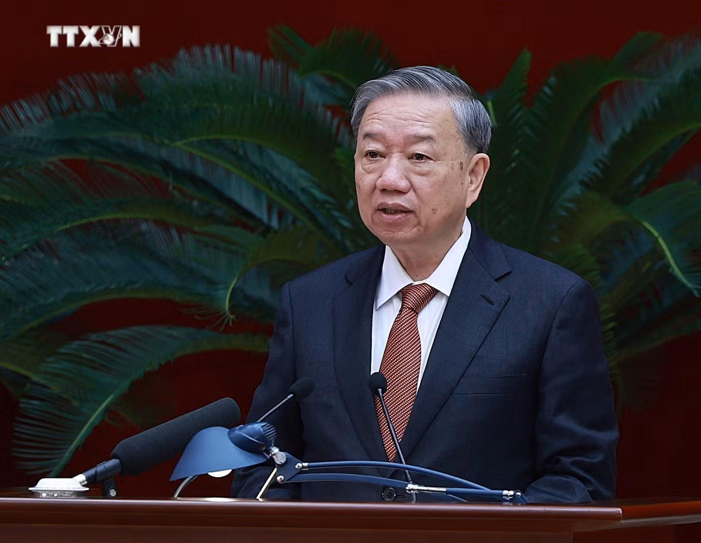 vna_potal_khai_mac_hoi_nghi_lan_thu_10_bch_tu_dang_cong_san_viet_nam_khoa_xiii_7601774.jpg
