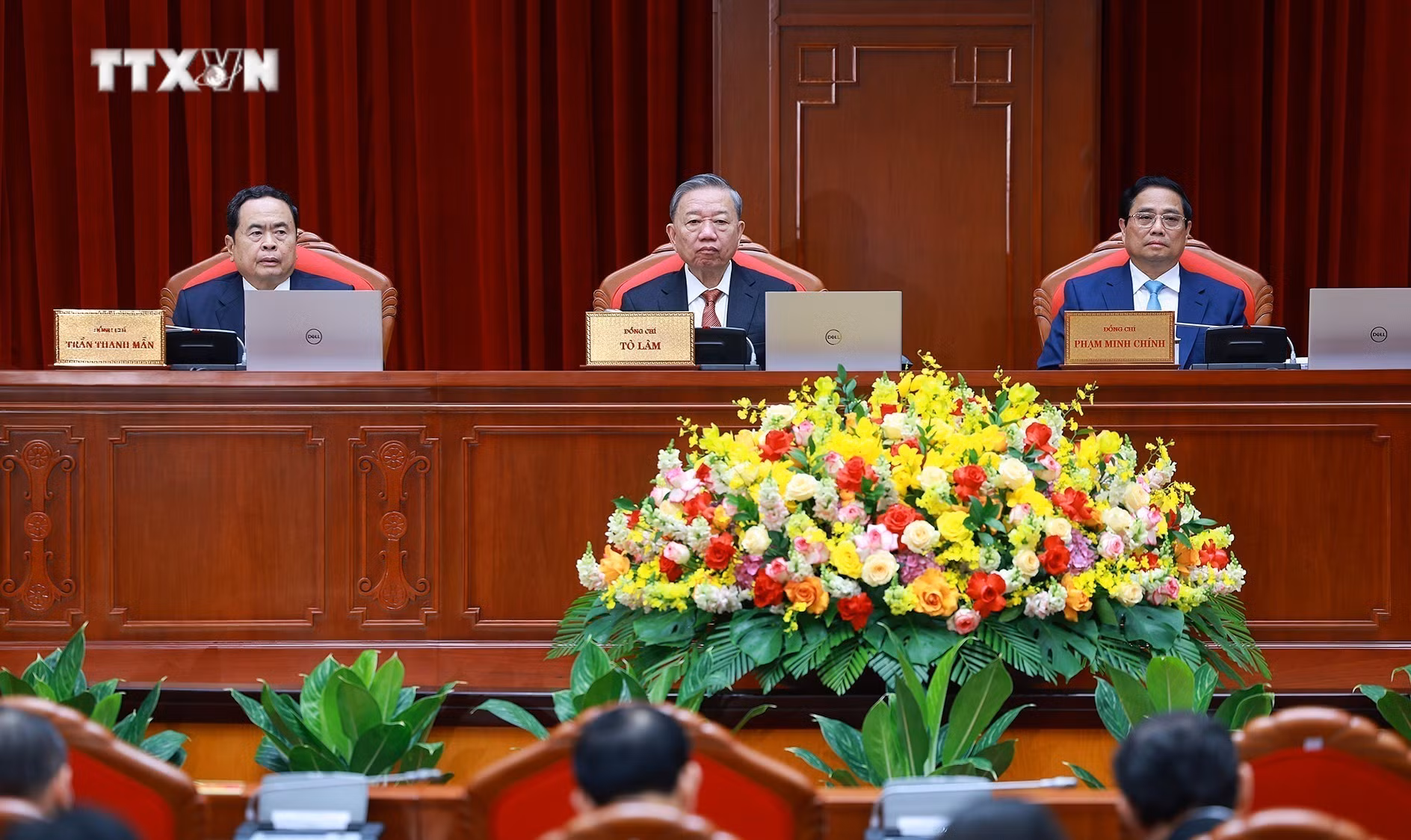vna_potal_khai_mac_hoi_nghi_lan_thu_10_bch_tu_dang_cong_san_viet_nam_khoa_xiii_7601782.jpg