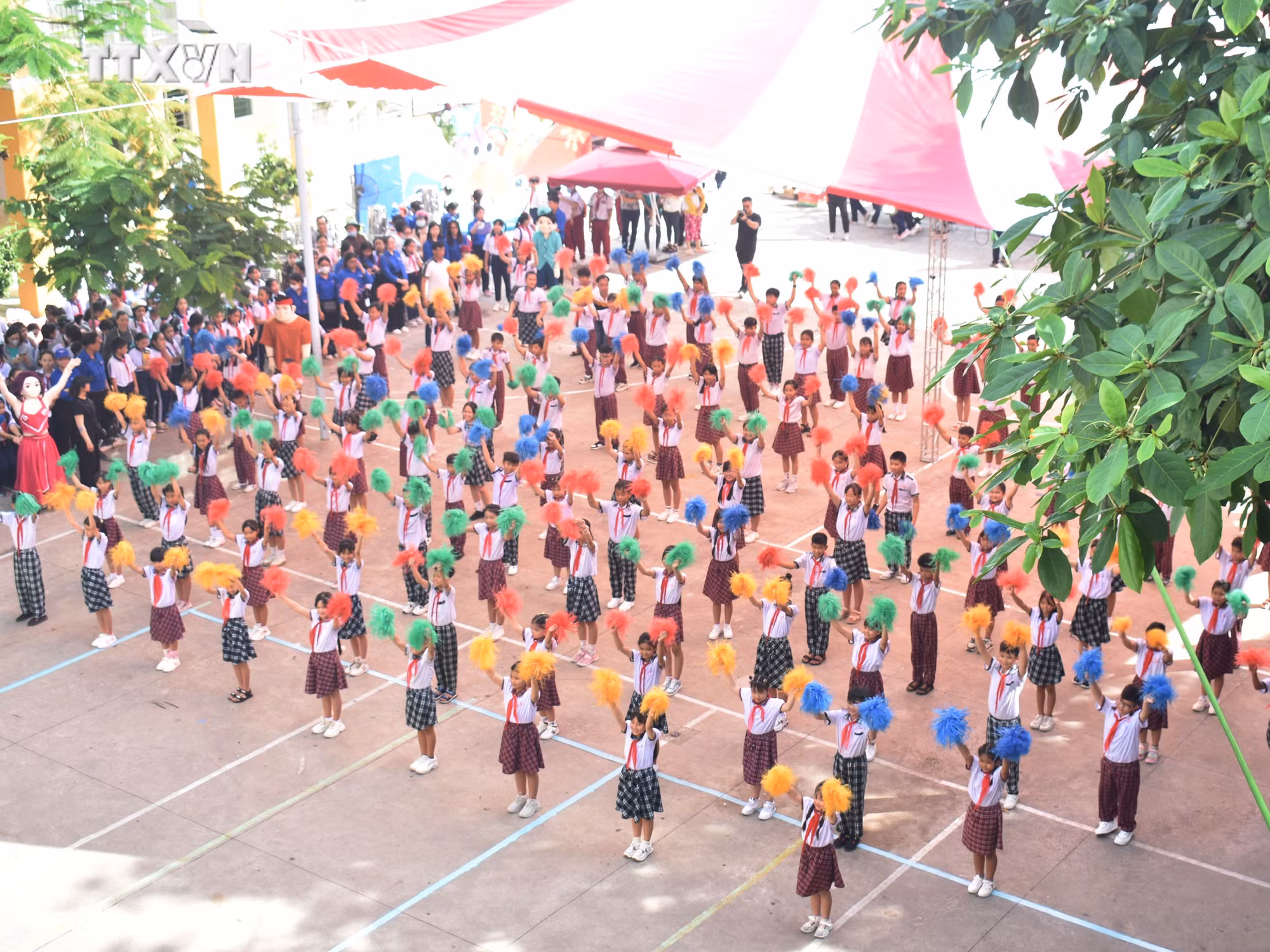 vna_potal_thieu_nhi_dan_toc_thieu_so_soc_trang_tham_dui_ngay_hoi_“thieu_nhi_viet_nam_-_hoc_tap_tot_ren_luyen_cham”__7419996.jpg