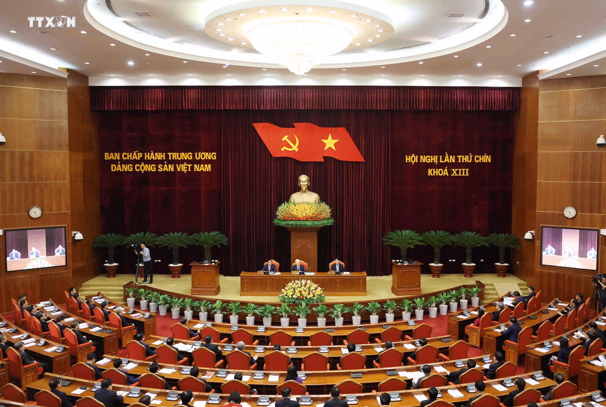 Thông báo Hội nghị lần thứ chín Ban Chấp hành Trung ương Đảng khóa XIII