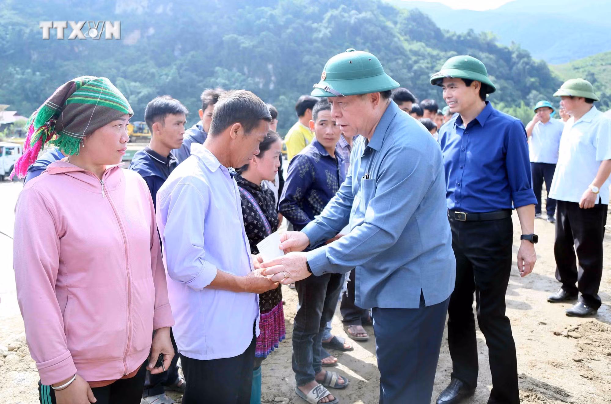 vna_potal_truong_ban_tuyen_giao_trung_uong_lam_viec_voi_tinh_son_la_ve_phong_chong_khac_phuc_hau_qua_thien_tai_7595865.jpg