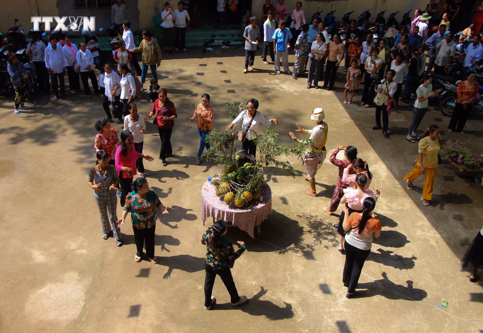 vna_potal_dong_bao_khmer_hau_giang_mung_le_dang_y_kathina_7685932.jpg