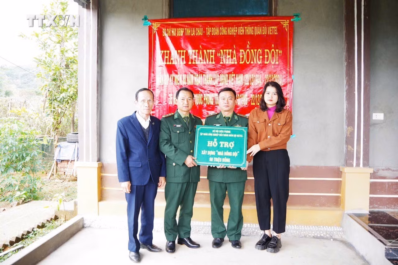 vna_potal_lai_chau_ban_giao_“nha_dong_doi”_tang_quan_nhan_kho_khan_7744244.jpg