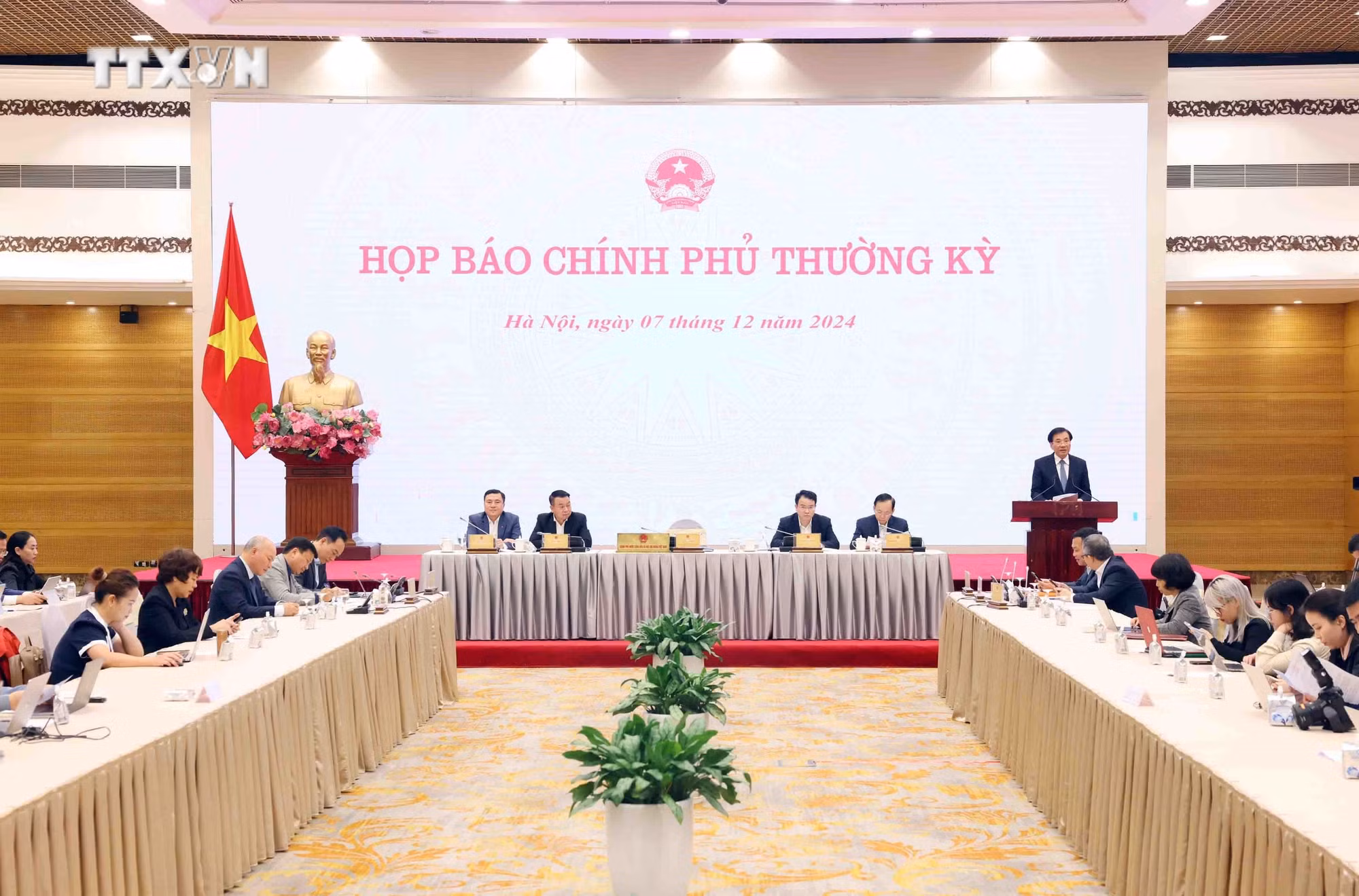 vna_potal_hop_bao_chinh_phu_thuong_ky_thang_11_nam_2024_7744332.jpg