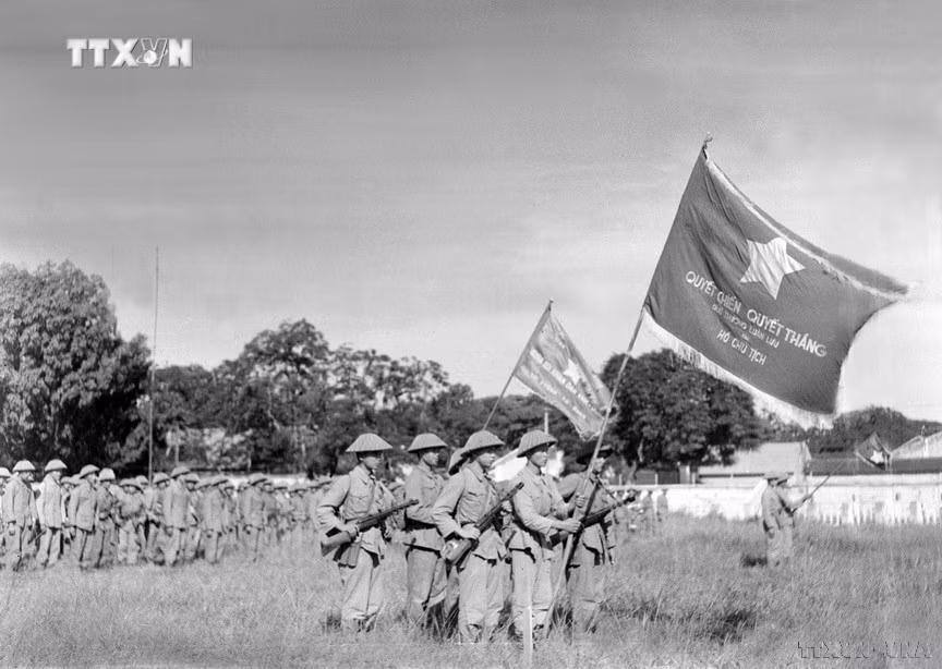 vna_potal_70_nam_giai_phong_thu_do_10101954_-_10102024_moc_son_lich_su_hao_hung_cua_nhan_dan_thu_do__7624556.jpg