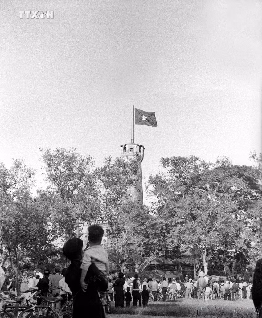 vna_potal_70_nam_giai_phong_thu_do_10101954_-_10102024_moc_son_lich_su_hao_hung_cua_nhan_dan_thu_do__7624560(1).jpg