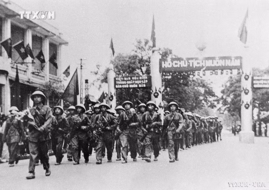 vna_potal_70_nam_giai_phong_thu_do_10101954_-_10102024_moc_son_lich_su_hao_hung_cua_nhan_dan_thu_do__7624536.jpg