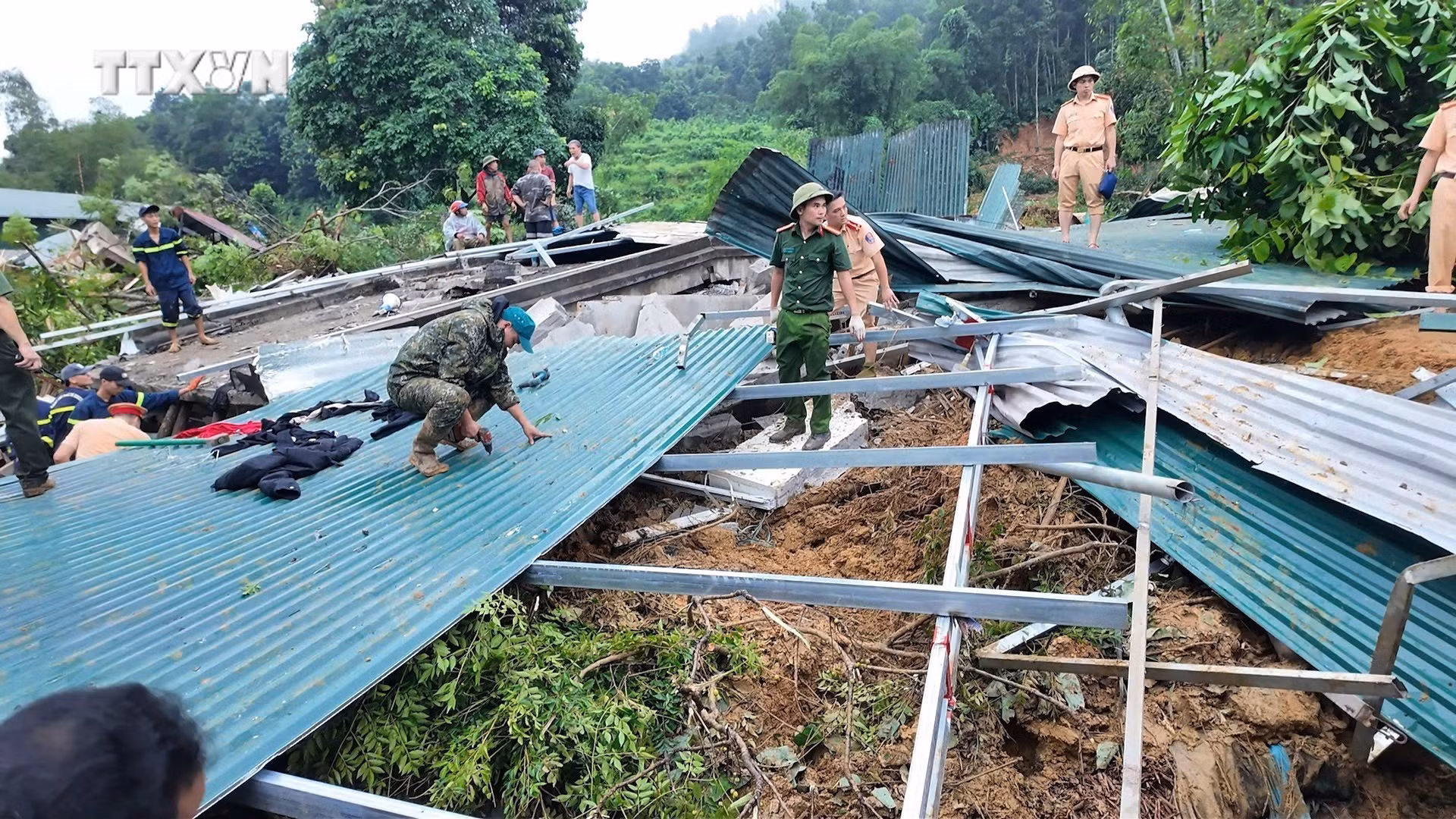 vna_potal_vu_sat_lo_nghiem_trong_tai_bac_quang_ha_giang_da_co_1_nguoi_chet_2_nguoi_mat_tich_4_nguoi_bi_thuong_7623282.jpg