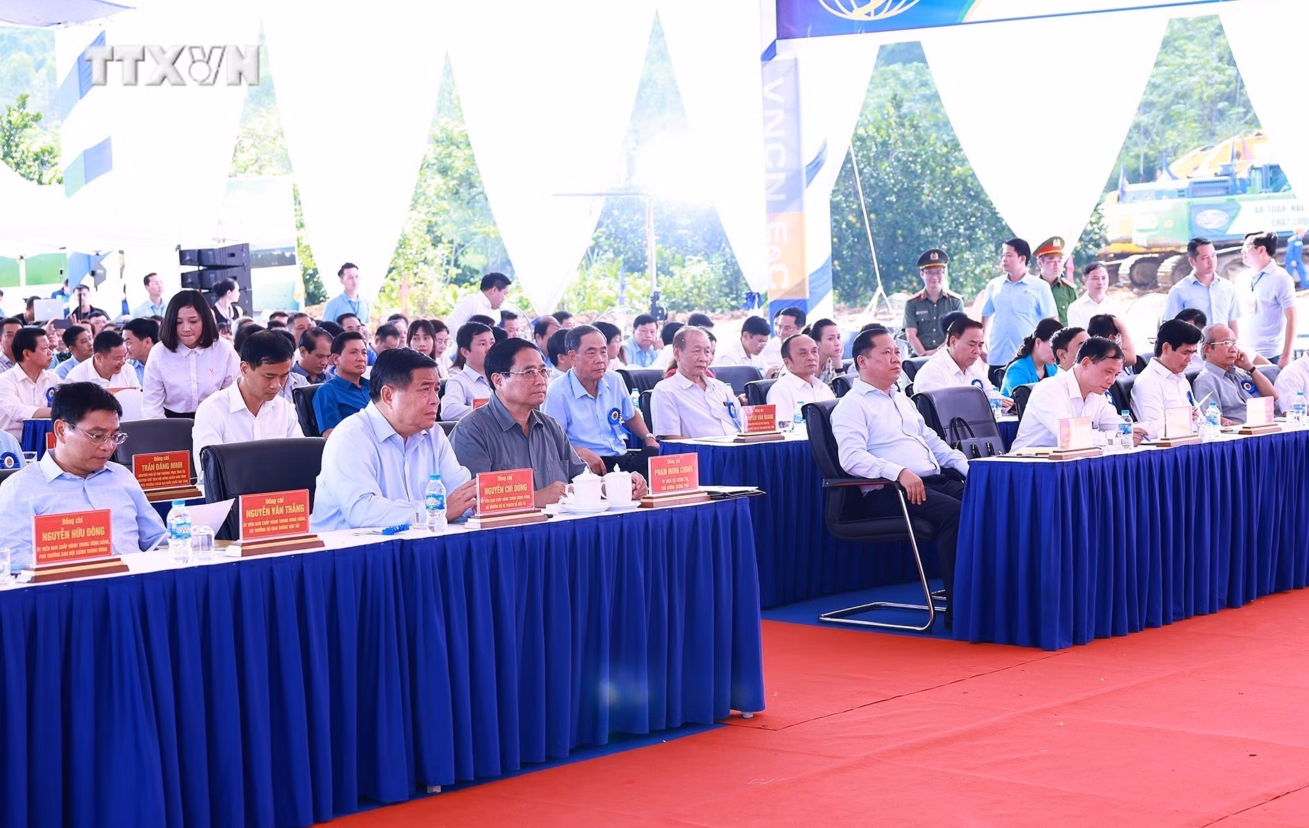 vna_potal_thu_tuong_pham_minh_chinh_du_le_khoi_cong_cao_toc_hoa_binh-moc_chau_7622767.jpg