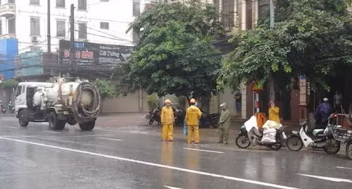Hà Nội mở các cửa phai hồ để điều hòa nước