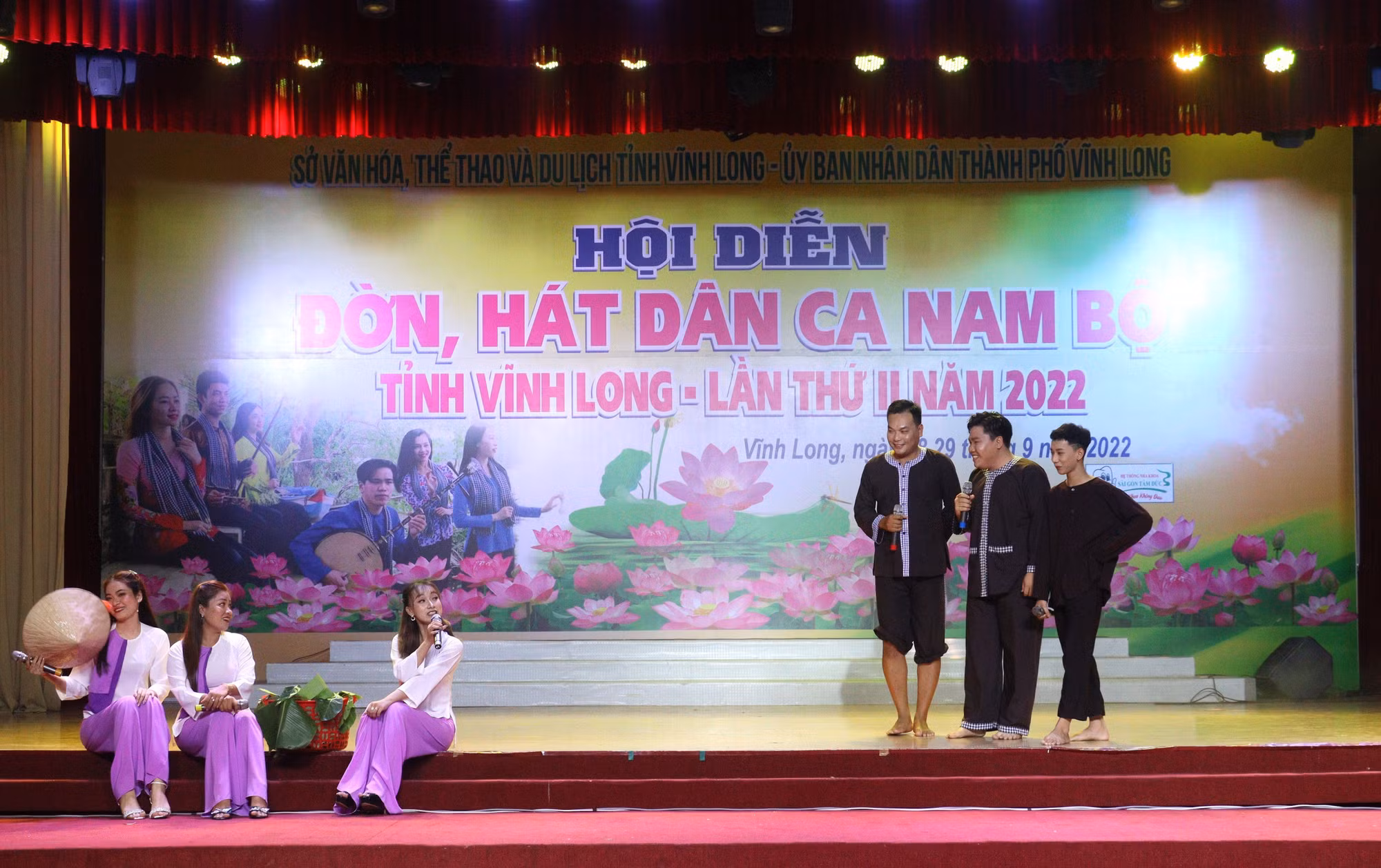 Tiết mục biểu diễn của đơn vị huyện Long Hồ. Ảnh: Lê Thúy Hằng-TTXVN