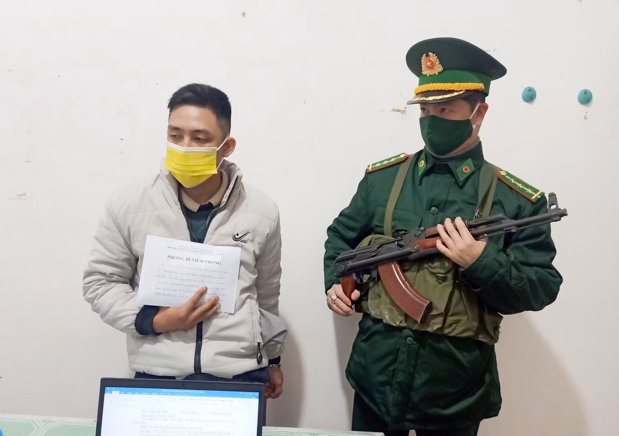 Đối tượng Giàng A Cho tại cơ quan chức năng. Ảnh: TTXVN phát