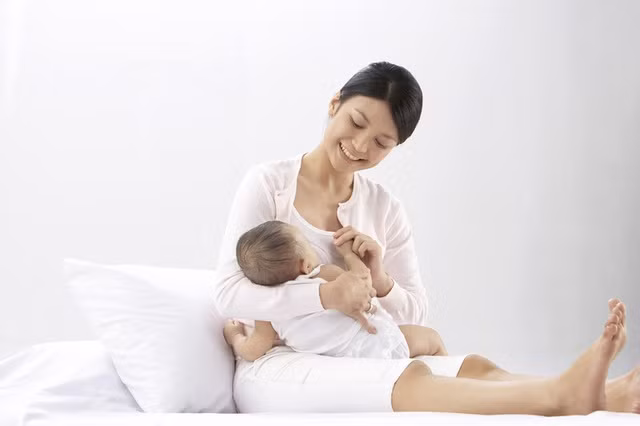 Nghiên cứu phát hiện vi nhựa trong sữa mẹ