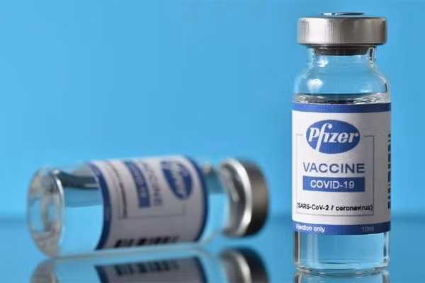 Vaccine tăng cường phòng Omicron giúp giảm 84% nguy cơ nhập viện ở người cao tuổi mắc COVID-19 